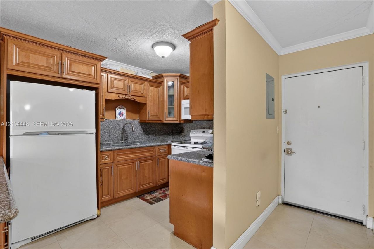 800 SW 129th Pl, Unit 202, Miami, FL 33184 Photo