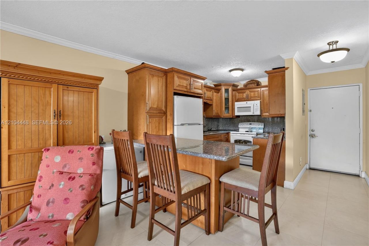 800 SW 129th Pl, Unit 202, Miami, FL 33184 Photo