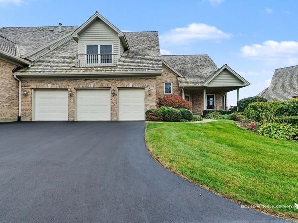 22033 W Vernon Ridge Drive , Mundelein, IL 60060