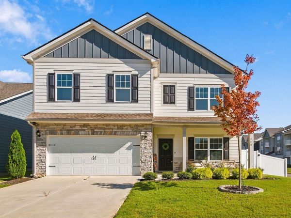500 Charing Cross Dr , Lebanon, TN 37087