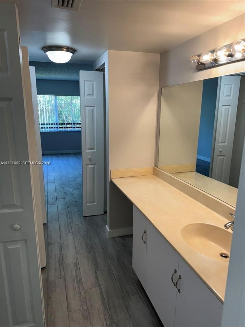 721 N Pine Island Rd , Unit 201, Plantation, FL 33324 Photo