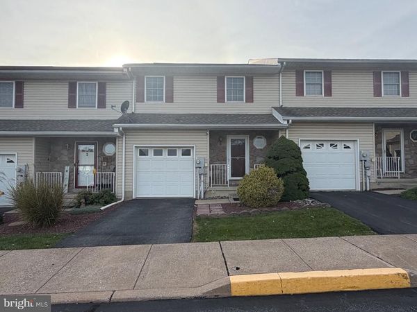 4 MONMOUTH COURT , EASTON, PA 18040