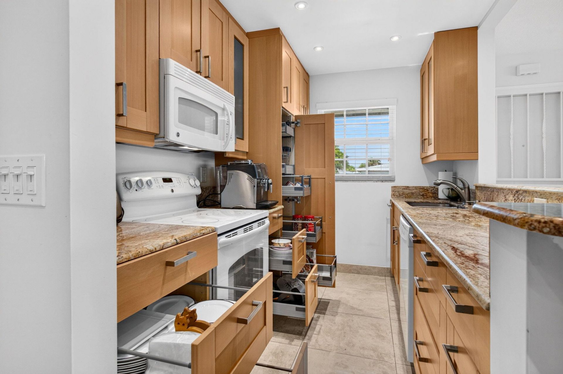 702 South Drive, Unit A, Delray Beach, FL 33445 Photo