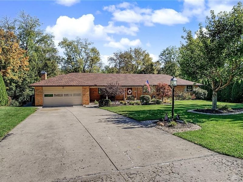 4070 Woodedge Drive, Bellbrook, OH 45305 Photo 2
