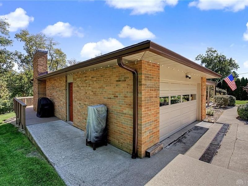 4070 Woodedge Drive, Bellbrook, OH 45305 Photo 5