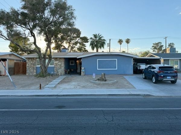2009 N Michael Way , Las Vegas, NV 89108