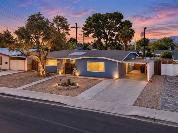 2009 N Michael Way , Las Vegas, NV 89108