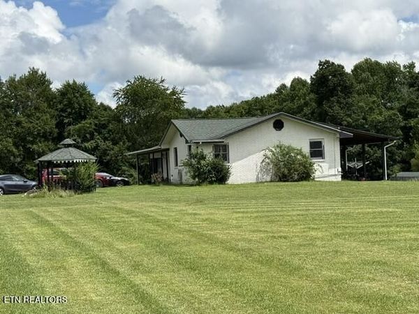 139 S Sycamore Lane, Crossville, TN 38572