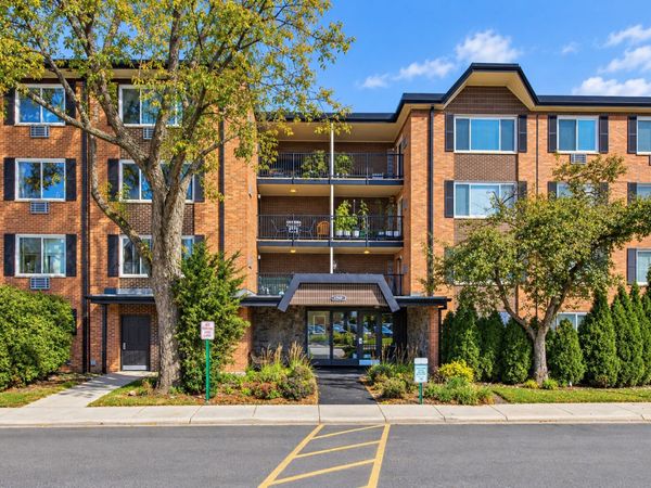 1207 S Old Wilke Road , Unit 210, Arlington Heights, IL 60005