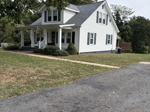 208 Prospect RD, Hurt, VA 24563