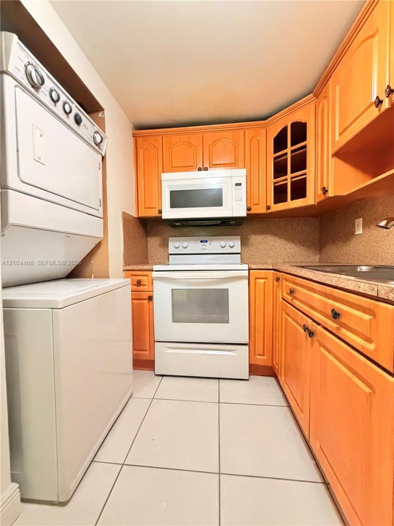 10000 NW 80th Ct, Unit 2227, Hialeah Gardens, FL 33016 Photo