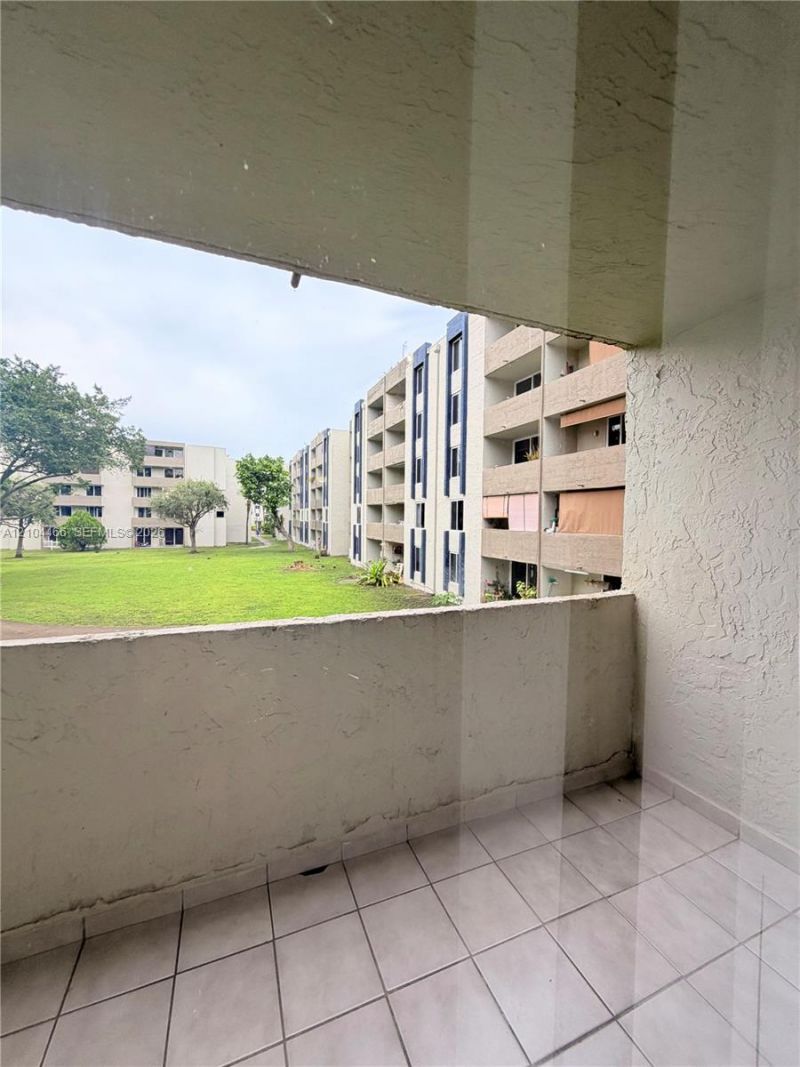 10000 NW 80th Ct, Unit 2227, Hialeah Gardens, FL 33016 Photo