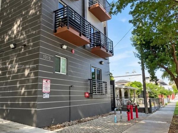 1315 NW 1st St, Unit 301, Miami, FL 33125