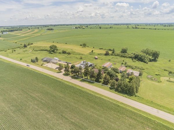 395 W Cedarville Rd, Freeport, IL 61032