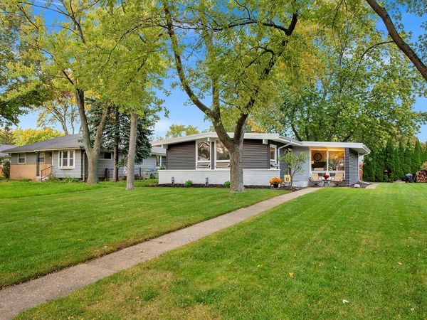 5674 S Honey Creek Dr, Milwaukee, WI 53221