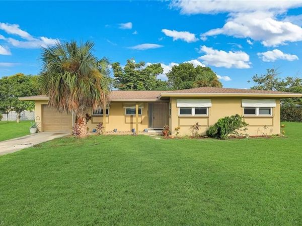 5248 Versaille CT , CAPE CORAL, FL 33904