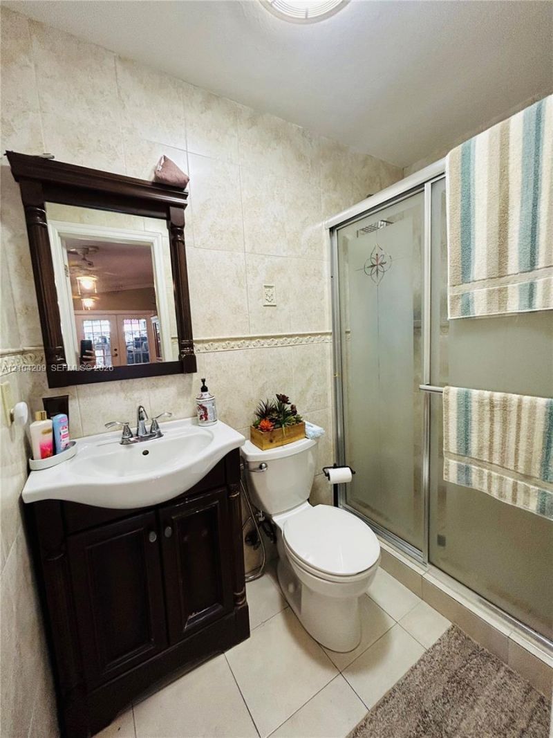 160 W 53rd Ter , Hialeah, FL 33012 Photo
