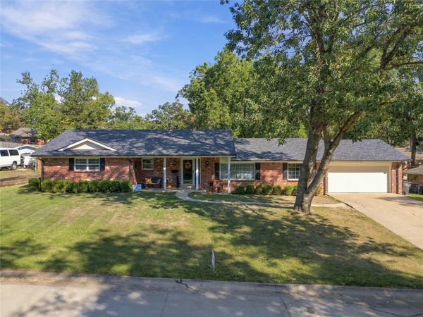 1352 Evergreen Drive , Bartlesville, OK 74006