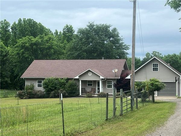 498 W Mount Carmel Road , London, AR 72847