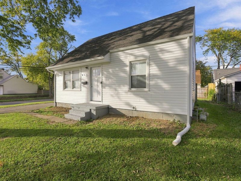 816 Wainwright Drive , Columbus, OH 43224 Photo 2