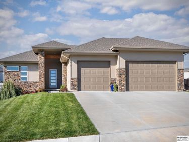 8016 S 184th Street, Omaha, NE 68136