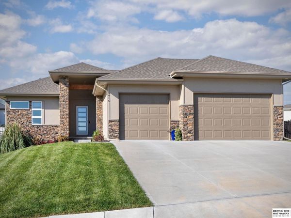 8016 S 184th Street, Omaha, NE 68136