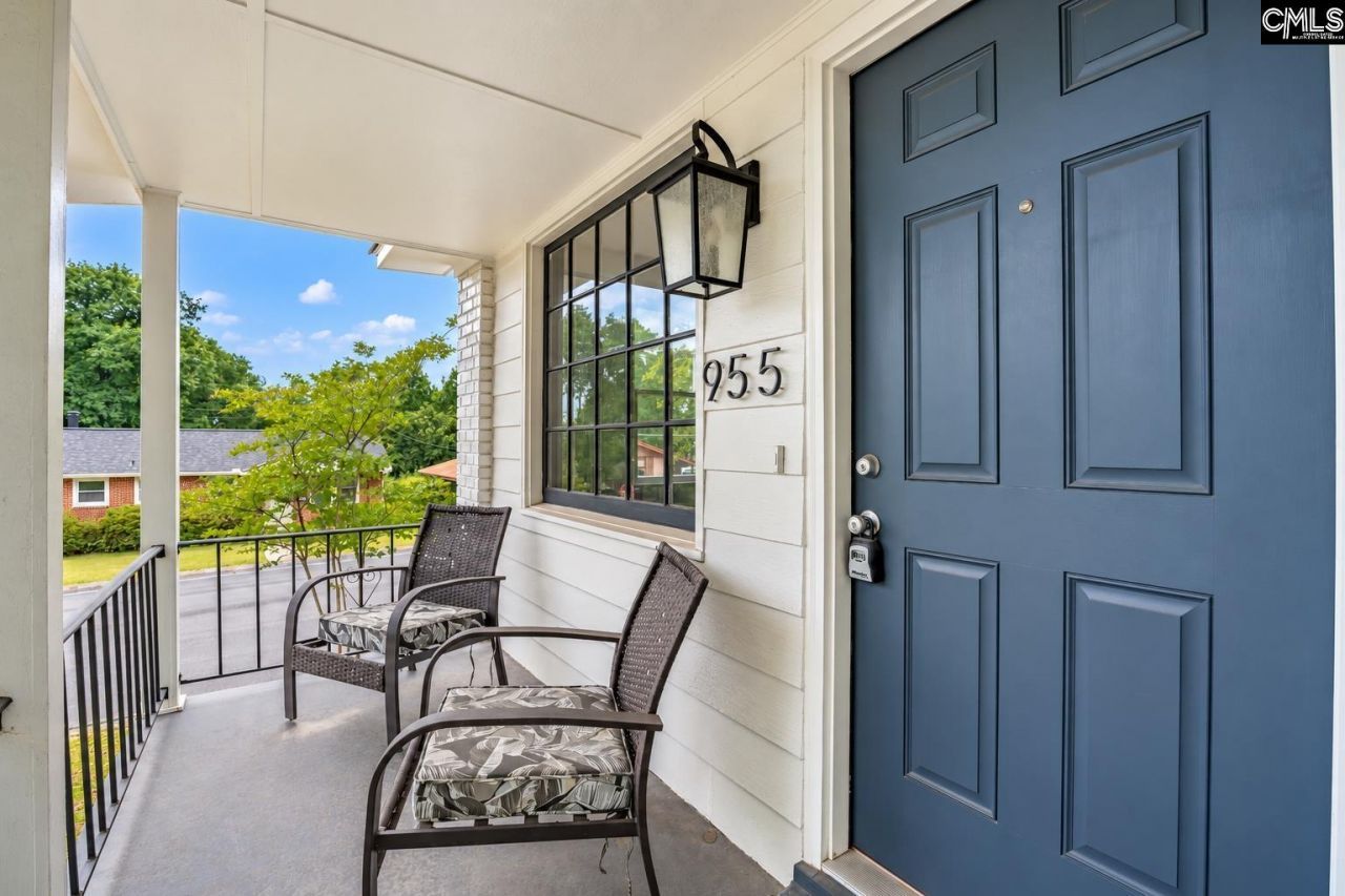 955 Laurie Lane  Photo 5