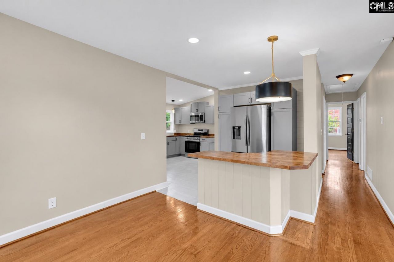 955 Laurie Lane  Photo 7