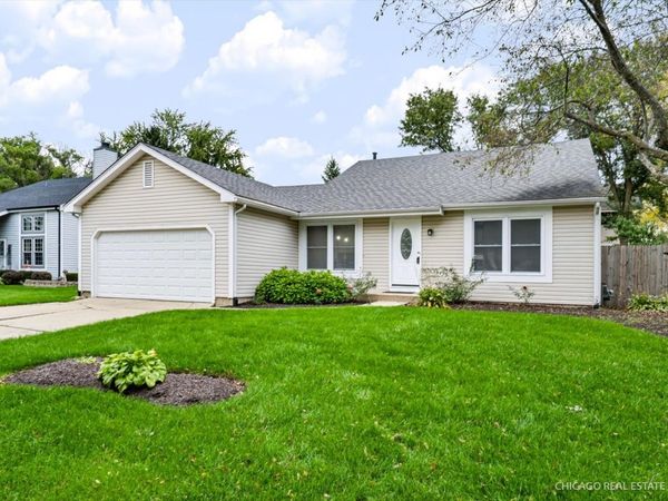 985 Ridgewood Lane , Crystal Lake, IL 60014
