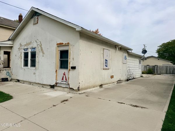 203 S Main Street , Hicksville, OH 43526