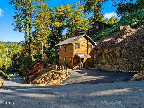 253 Silverbell Lane, Gatlinburg, TN 37738