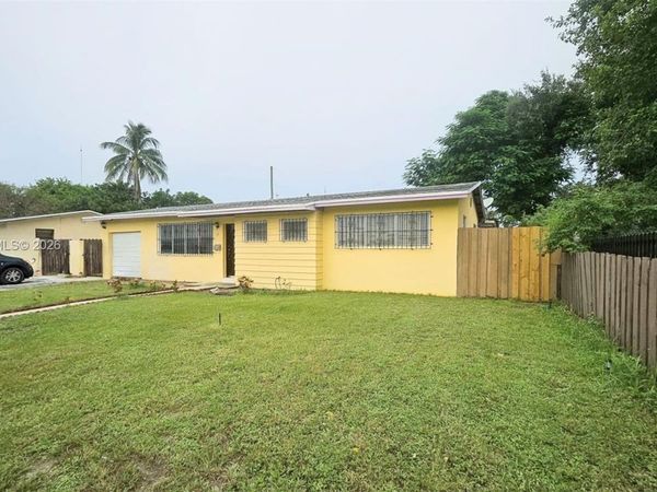 51 NE 195th St , North Miami, FL 33179