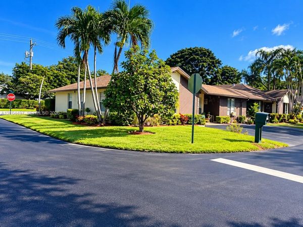 2074 SW 71st Way , Davie, FL 33317