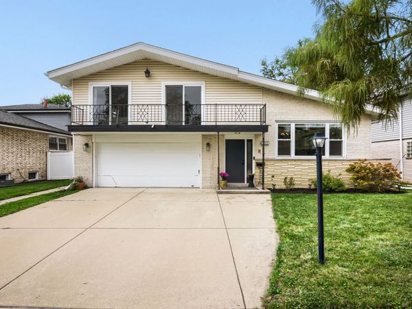 10932 S Kilbourn Avenue, Oak Lawn, IL 60453