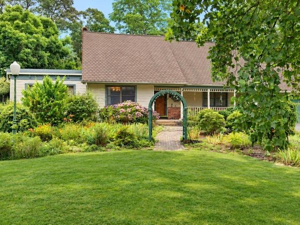 20 Buccaneer Lane, East Setauket, NY 11733