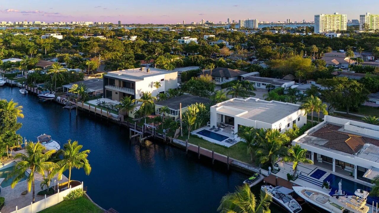 1905 N Hibiscus Drive, North Miami, FL 33181 Photo
