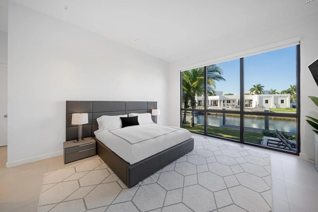 1905 N Hibiscus Drive, North Miami, FL 33181 Photo