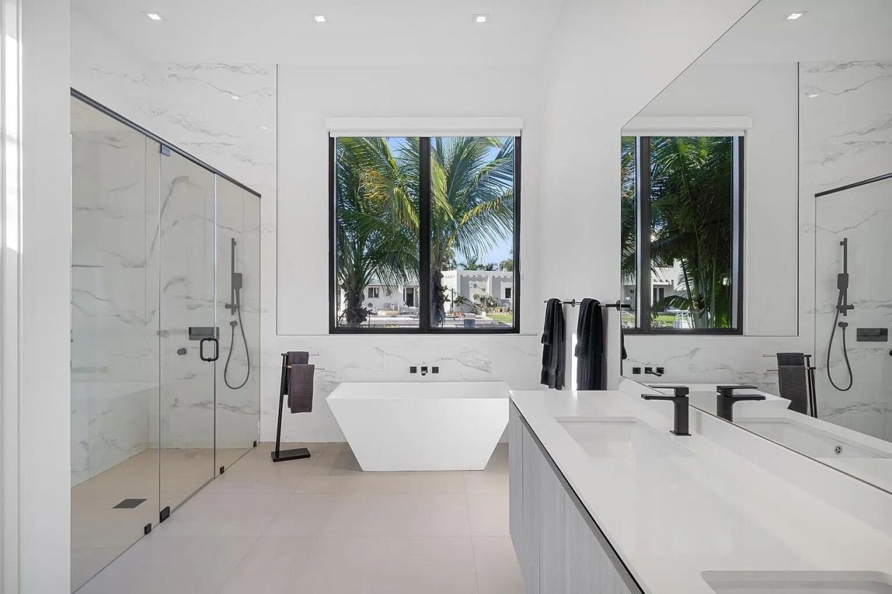 1905 N Hibiscus Drive, North Miami, FL 33181 Photo