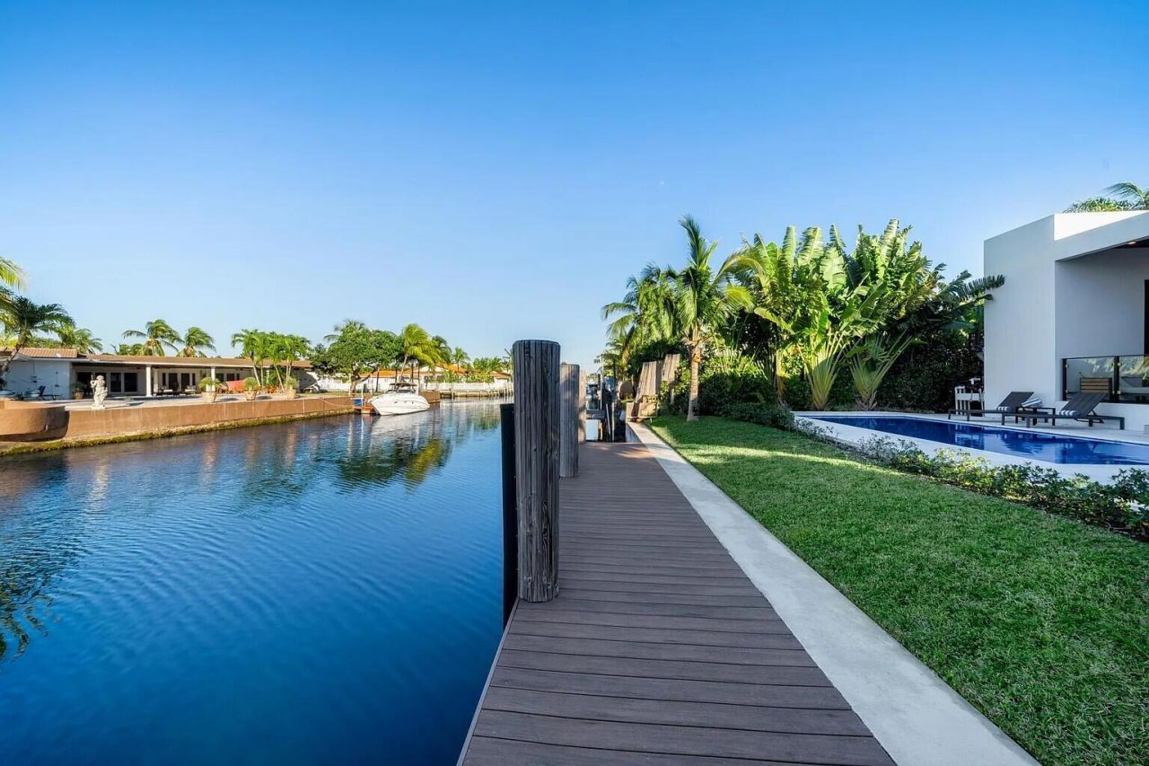 1905 N Hibiscus Drive, North Miami, FL 33181 Photo