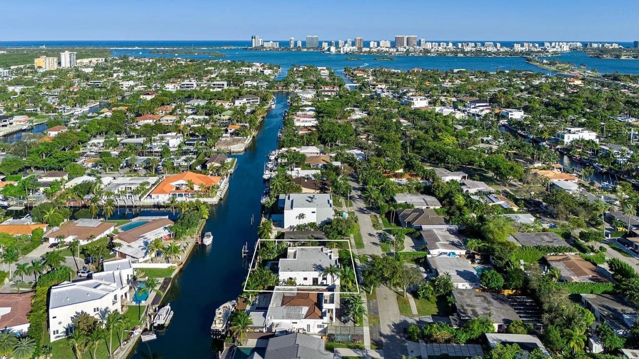 1905 N Hibiscus Drive, North Miami, FL 33181 Photo