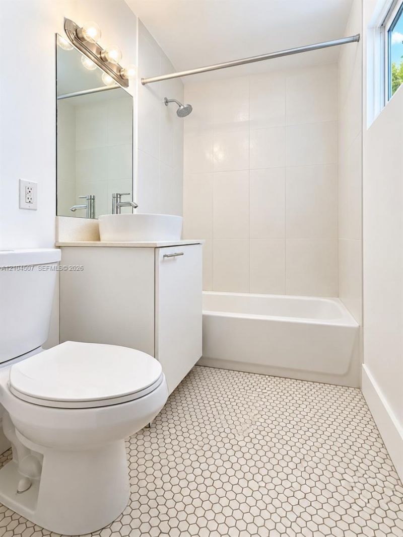 1001 Bay Dr , Unit 945, Miami Beach, FL 33141 Photo