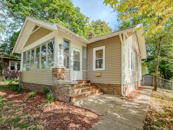 2011 Douglas Street, ROCKFORD, IL 61103