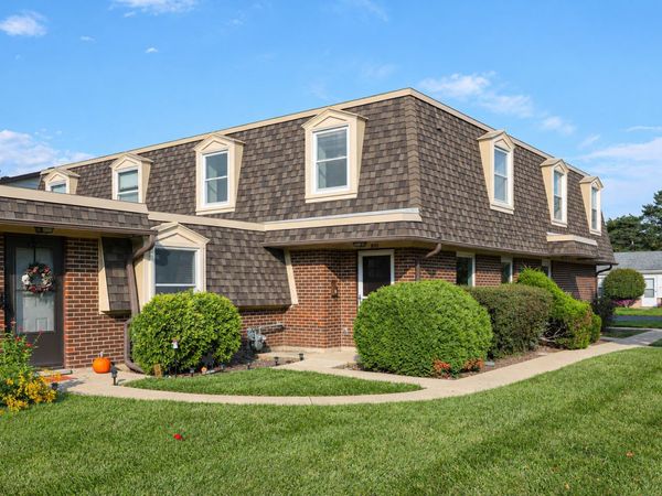 810 Gloucester Drive , Unit 126, Elk Grove Village, IL 60007