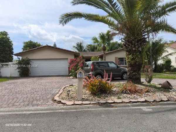 11093 Glenwood Dr , Coral Springs, FL 33065