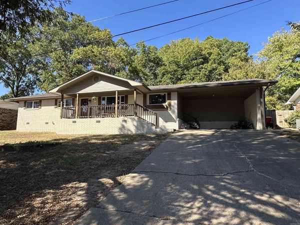 1303 Branch , Morrilton, AR 72110