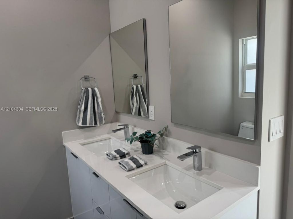 1028 NW 8th Ave , Fort Lauderdale, FL 33311 Photo