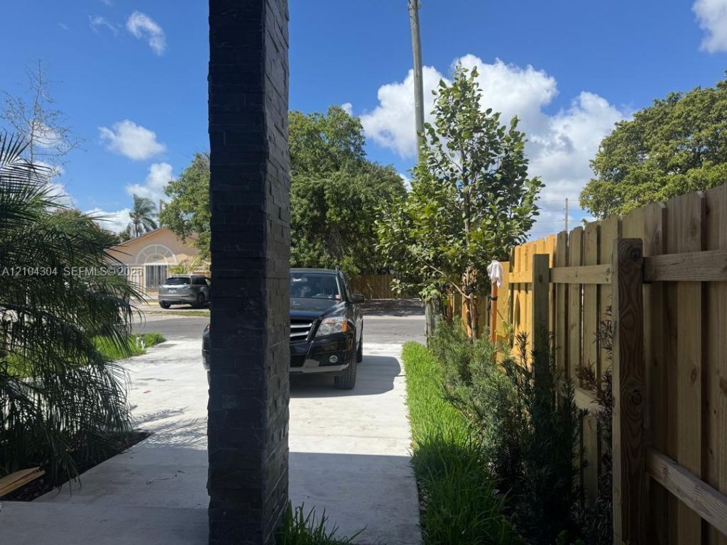 1028 NW 8th Ave , Fort Lauderdale, FL 33311 Photo