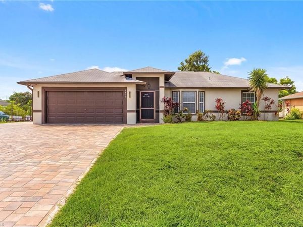 4407 6th ST W, LEHIGH ACRES, FL 33971