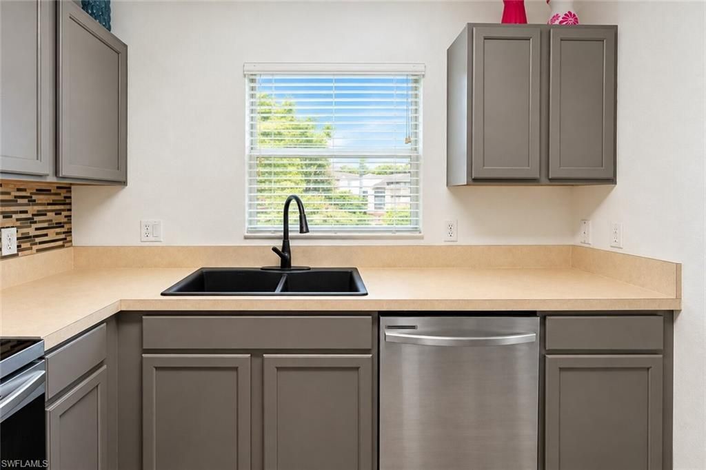 9076 Gervais Cir, Unit 408, Naples, FL 34120 Photo