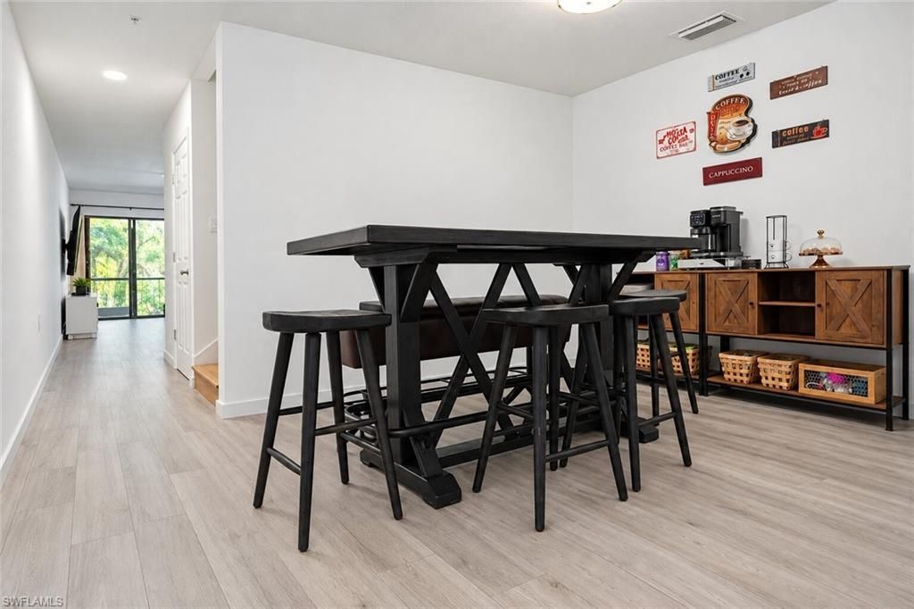 9076 Gervais Cir, Unit 408, Naples, FL 34120 Photo